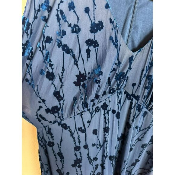 Taylor Women's Midi Dress Blue Velvet Floral Size 14W Short Sleeves New V Neck - Picture 7 of 13